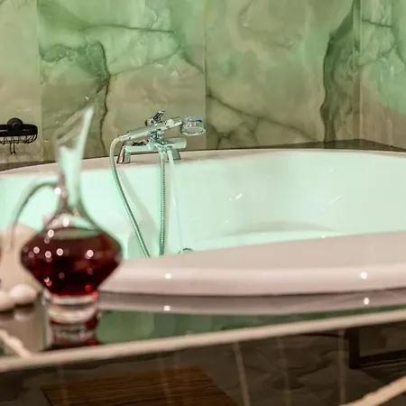 Smaragdi Luxury Jacuzzi Noho Premium Living Athènes