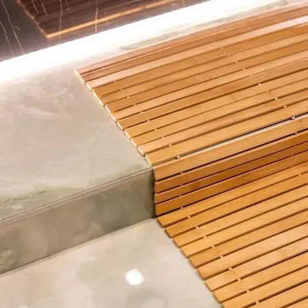 Smaragdi Luxury Jacuzzi Noho Premium Living Apartment