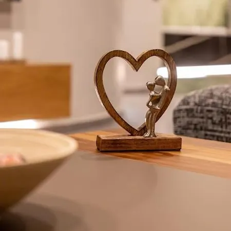 Smaragdi Luxury Jacuzzi Noho Premium Living Apartment *
