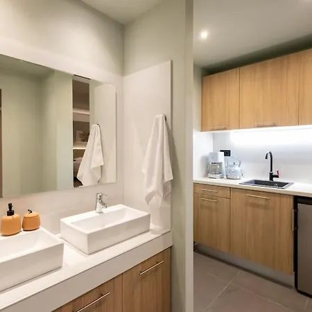 Smaragdi Luxury Jacuzzi Noho Premium Living Athens