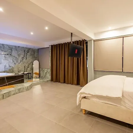 Smaragdi Luxury Jacuzzi Noho Premium Living * Athens