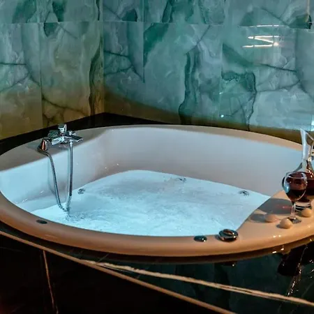 Smaragdi Luxury Jacuzzi Noho Premium Living Apartment *
