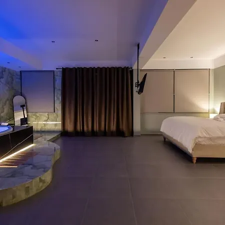 Smaragdi Luxury Jacuzzi Noho Premium Living Atenas