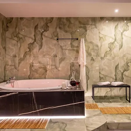 Smaragdi Luxury Jacuzzi Noho Premium Living Apartment