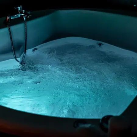 Smaragdi Luxury Jacuzzi Noho Premium Living *